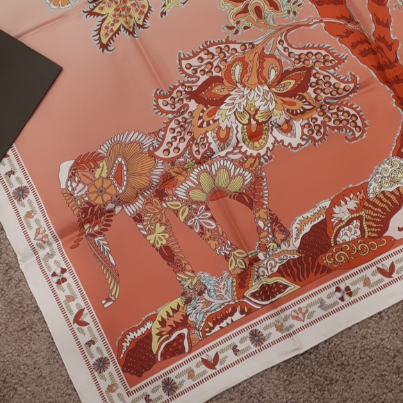 NWT Longchamp Paris Corail Twill Silk Scarf - Picture 2 of 4